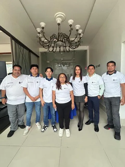 Fotografía del equipo de Bama que se encarga del mantenimiento hotelero