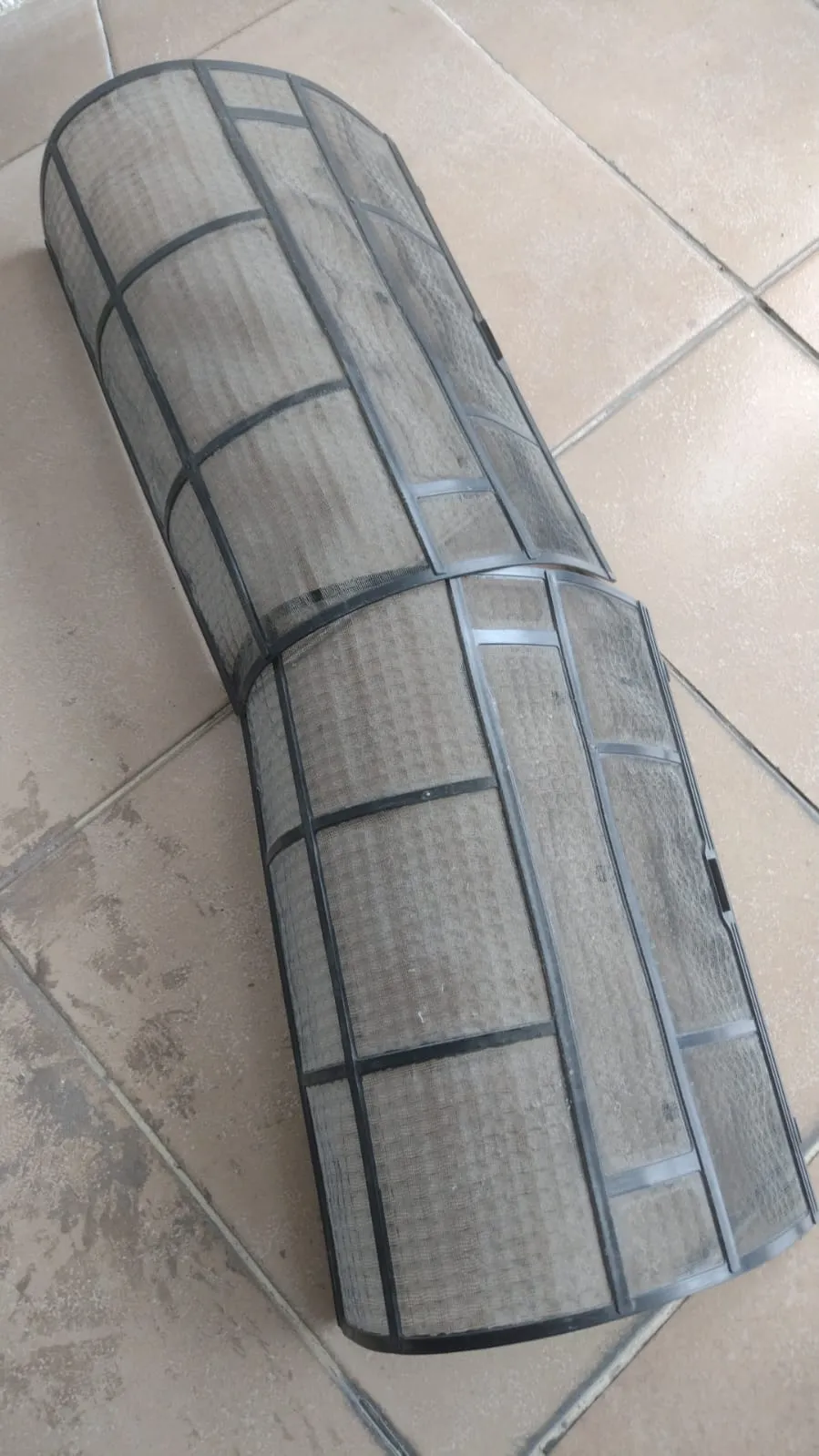 Fotografía de unas rejas que se les brinda el mantenimiento de aire acondicionado de Soluciones Integrales Bama